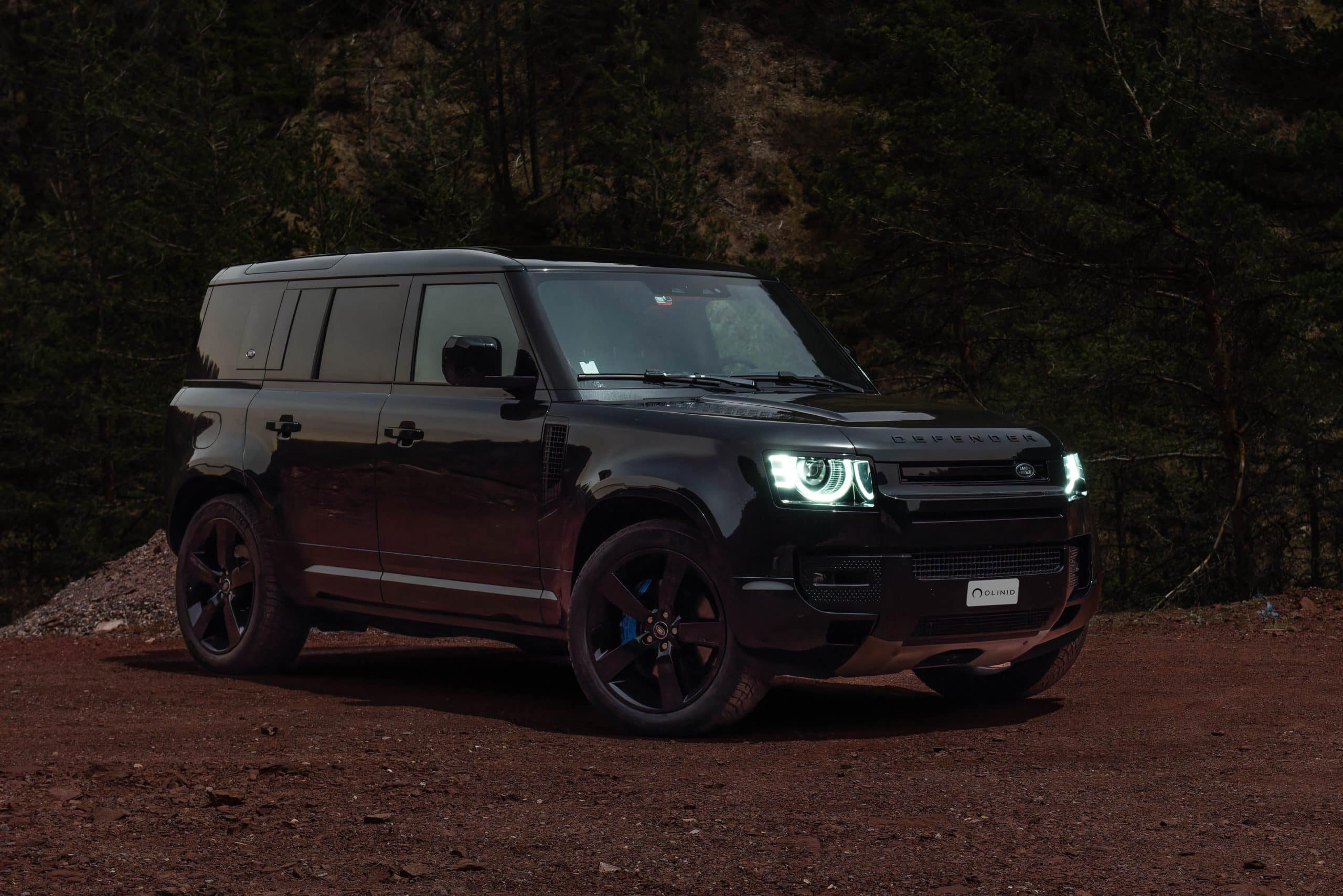 Luxury car rentals : Rent a Land Rover Defender | Olinid