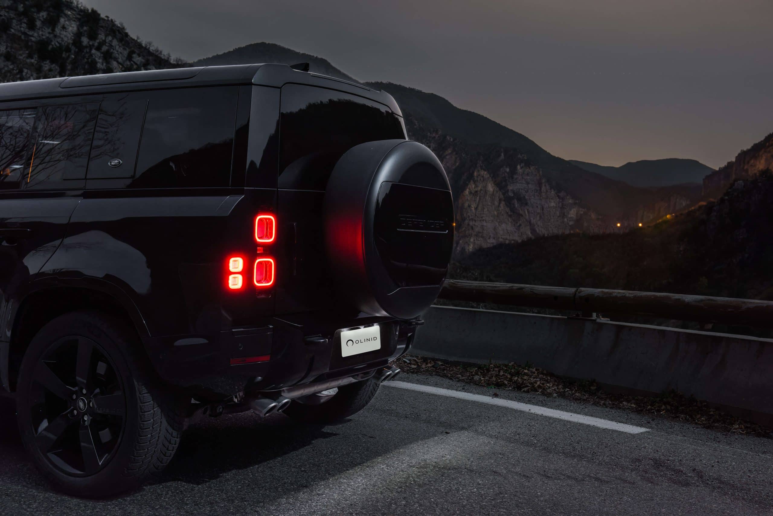 Luxury car rentals : Rent a Land Rover Defender | Olinid